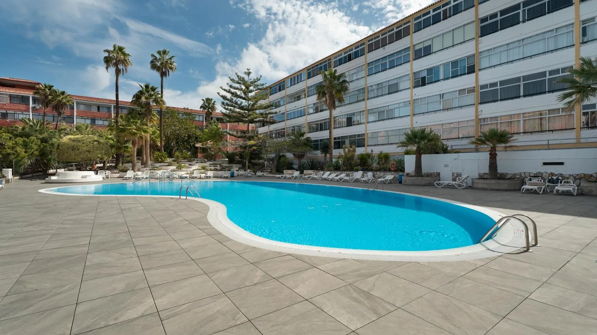 Επικοινωνία με το Casa Candido